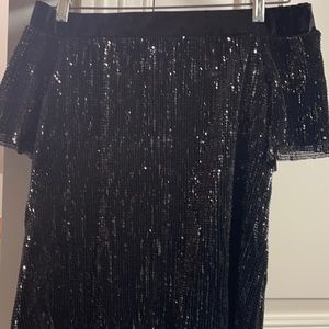 1 State black sequins off the shoulder top with velvet bordered detail. Small